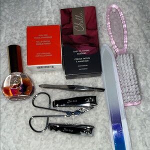 Women's Grooming Kit with Accessories